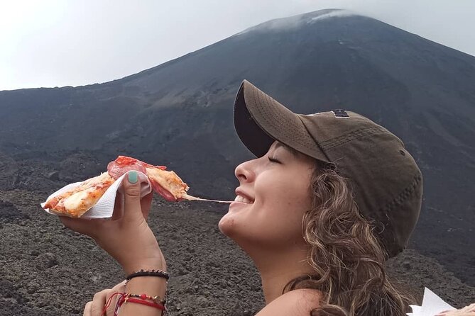 Pacaya Volcano Vistas Enjoy Pizza Cooked Under Volcanic Heat