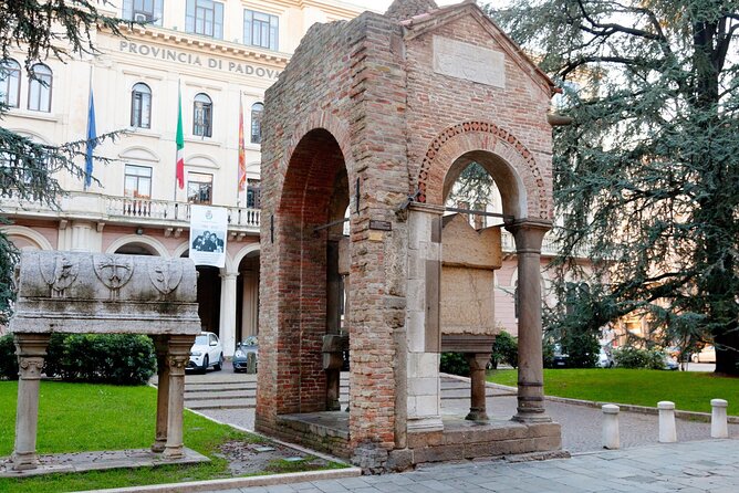 Padova Scavenger Hunt and Sights Self-Guided Tour