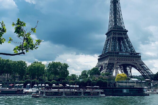 Paris: 1 Hour Seine River Cruise Ticket