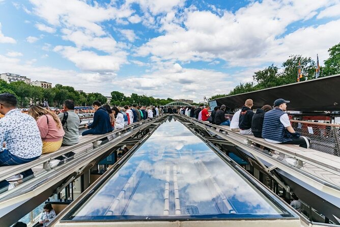 Paris Boat Tour With Audio Guide - Audio Guide Features and Benefits