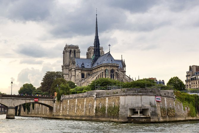 Paris Highlights Self Guided Scavenger Hunt and Walking Tour
