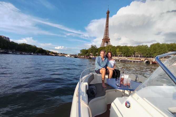 Paris Seine River 1h Private Cruise