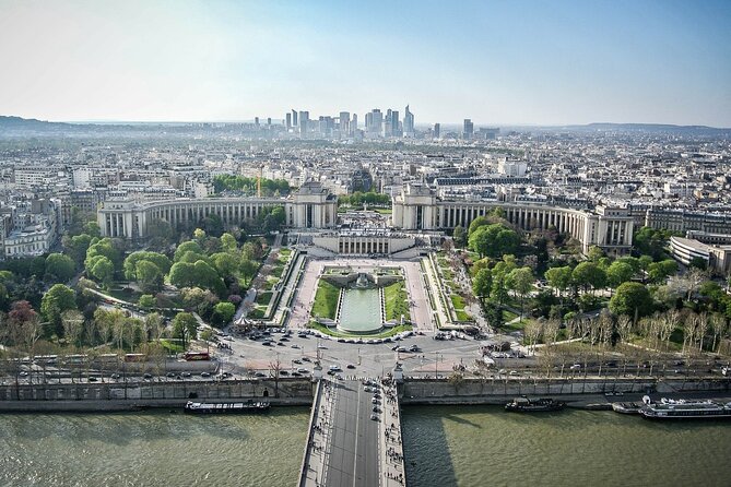 Paris Virtual Reality Flyover and Audio Tour