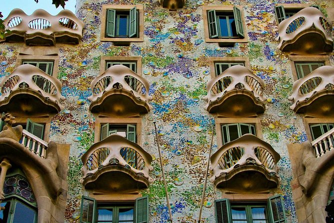 Park Guell Whimsical Gaudi Tour W/Modern Style Expert Guide