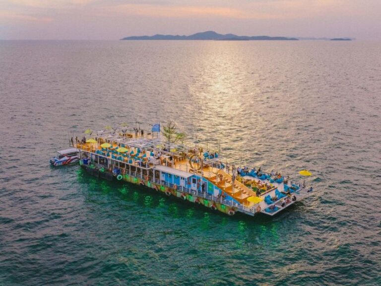 Pattaya City: Tappia Floating Cafe Pattaya Transfer & Drink