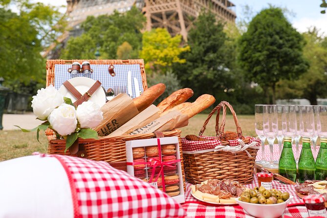 1 picnic like a parisian Picnic Like a Parisian