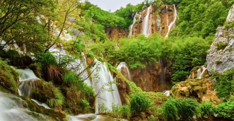 Plitvice Lakes: Guided Walking Tour and Boat Ride