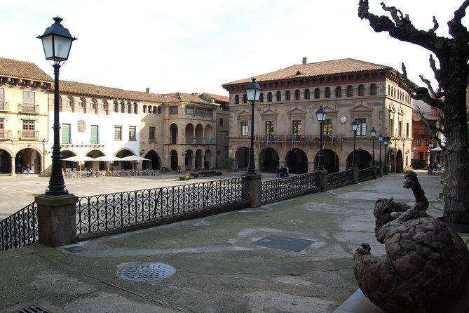 Poble Espanyol Private Tour in Barcelona With Pick up and Drop off