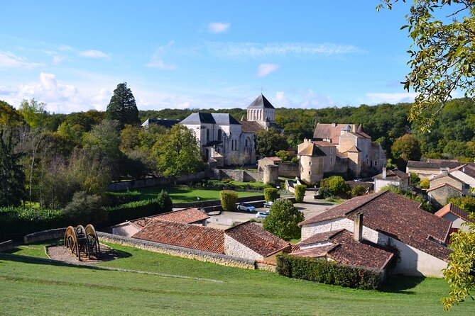 Poitiers and Region: Ecofriendly Historical Tour With Driver
