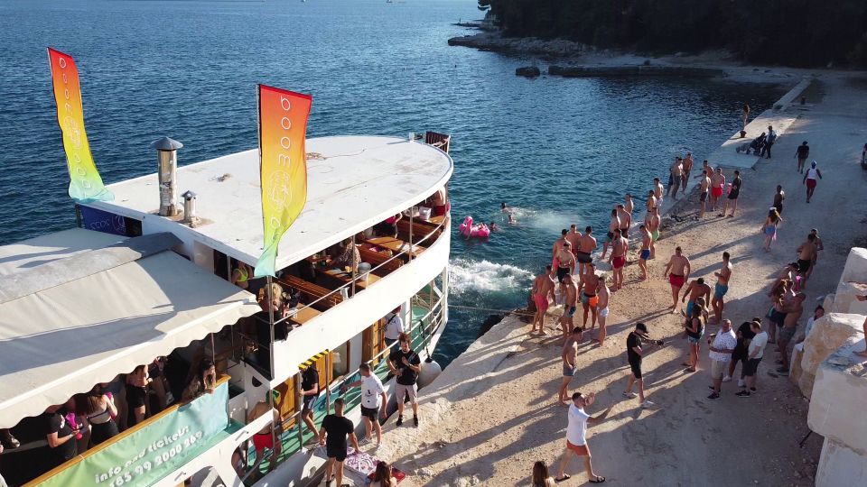 Poreč: Boat Party With DJ, Swim Stop, and Nightclub Entry