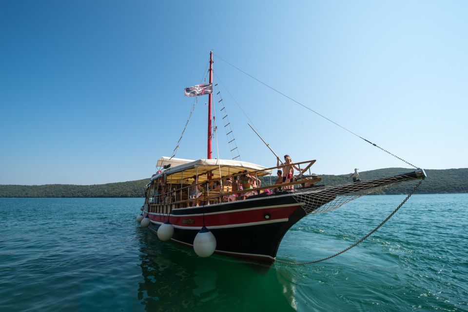 1 porec evening boat trip to discover dolphins Poreč: Evening Boat Trip to Discover Dolphins