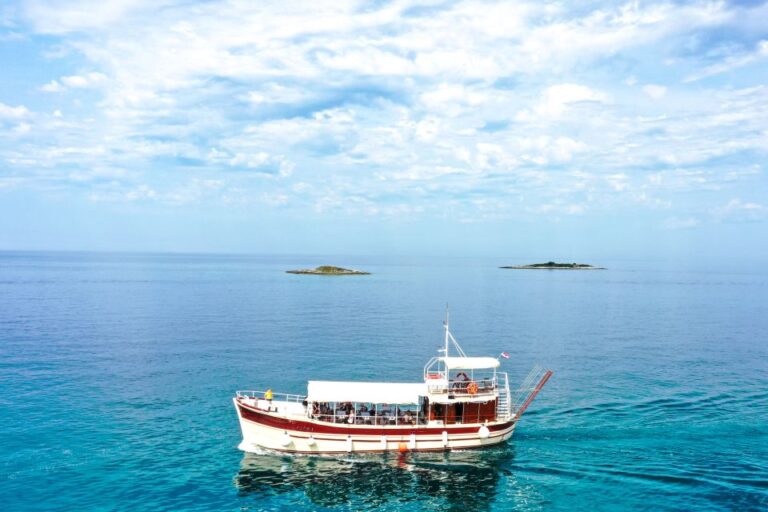 Poreč: Panoramic Morning Cruise Among 20 Islands With Drinks
