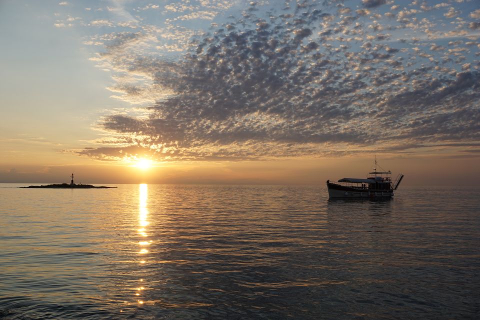 1 porec romantic sunset boat ride with included drinks Poreč: Romantic Sunset Boat Ride With Included Drinks