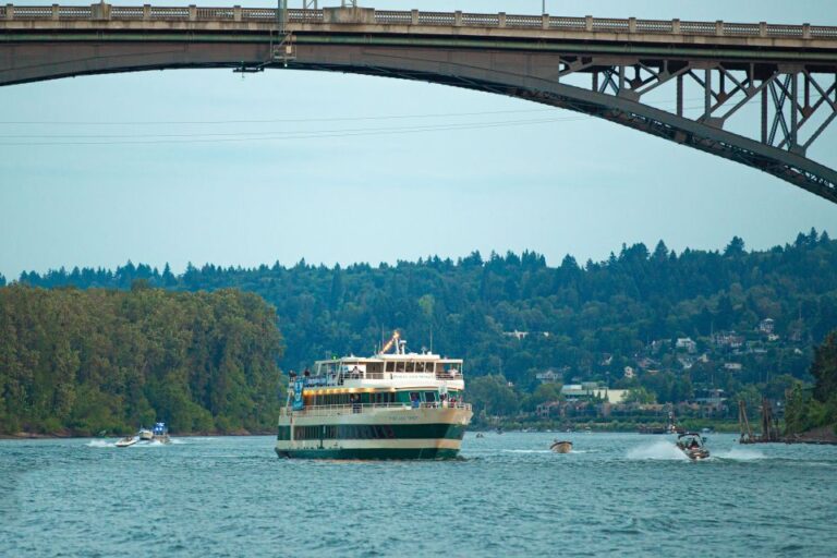 Portland: Champagne Brunch Cruise on Willamette River
