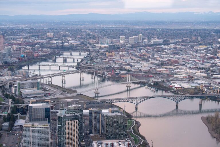 Portland: Downtown Helicopter Tour With Narration