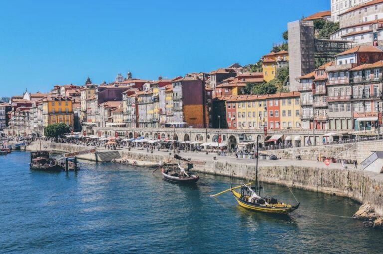 Porto: Self-Guided Treasure Hunt Tour