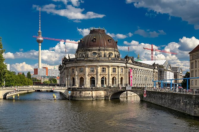 Private 4-Hour Walking Tour of Berlin With Official Tour Guide