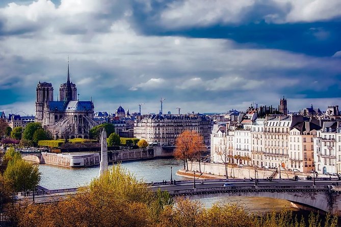 Private 4-hour Walking Tour of Latin Quarter & Notre Dame in Paris