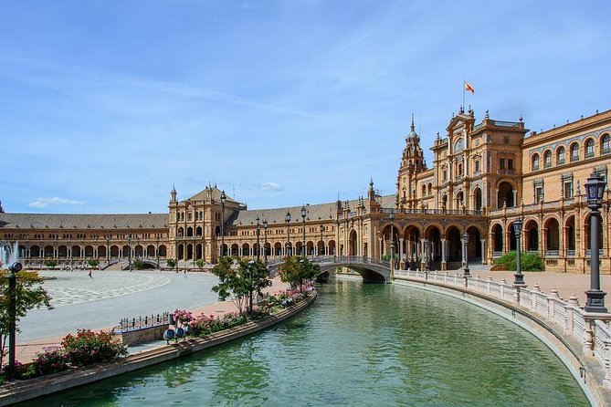 Private 4-Hour Walking Tour of Sevilla With Official Tour Guide
