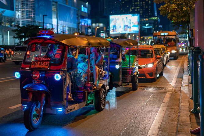 Private Bangkok Night City Tour by Tuk-Tuk With Thai Food
