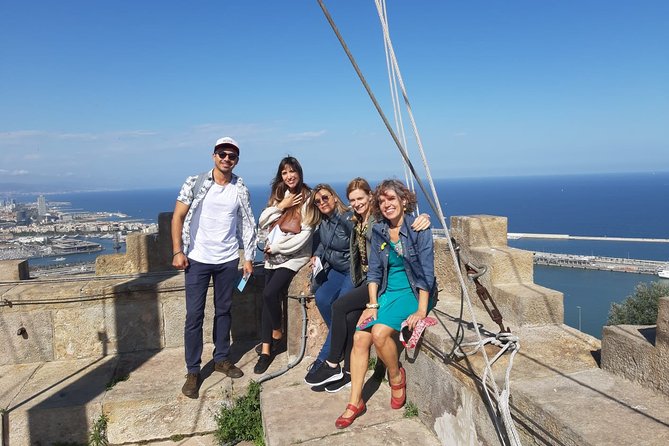 Private Barcelona Best Views: Old Town, Montjuic Castle&Magic Fountain Show Tour