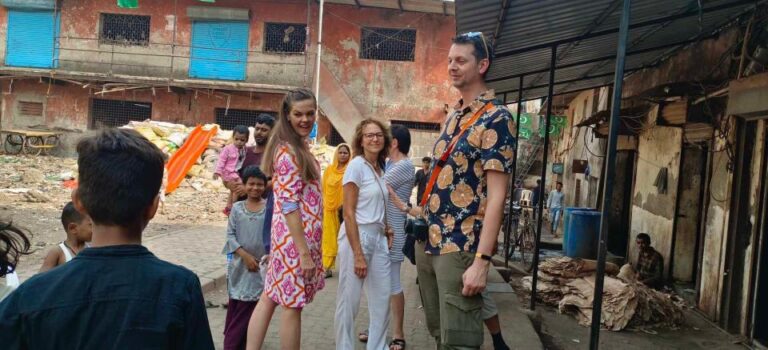 Private Best Dharavi Slumdog Tour by a Local With Pick&Drop