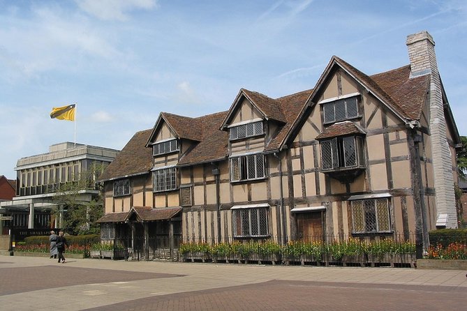 Private Full-Day Tour to Stratford-upon-Avon & the Cotswolds  – London