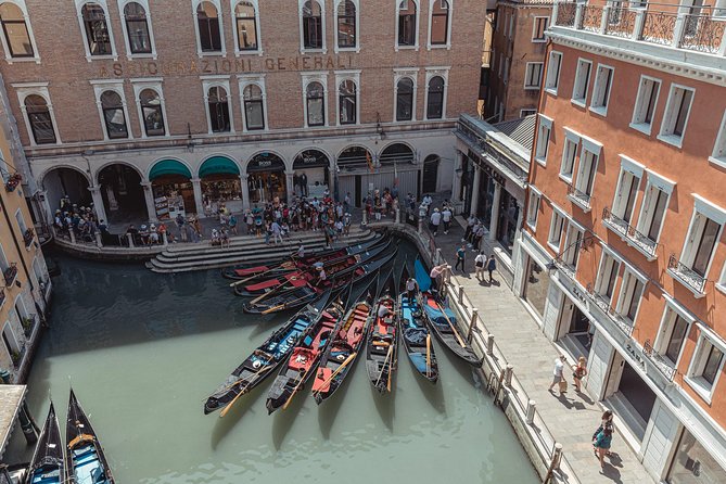 Private Gondola Ride in Venice Bacino Orseolo Rialto