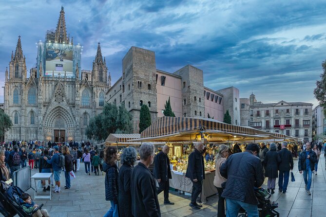 Private Guided Highlights & Christmas Tour in Barcelona