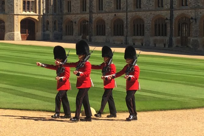 Private Half-Day Windsor Castle, Park and Old Town Tour From London