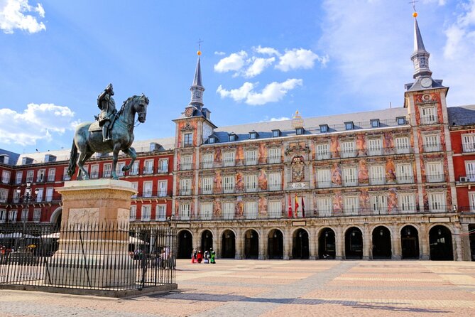 Private Hidden Gems Self-Guided Tour Game in Madrid