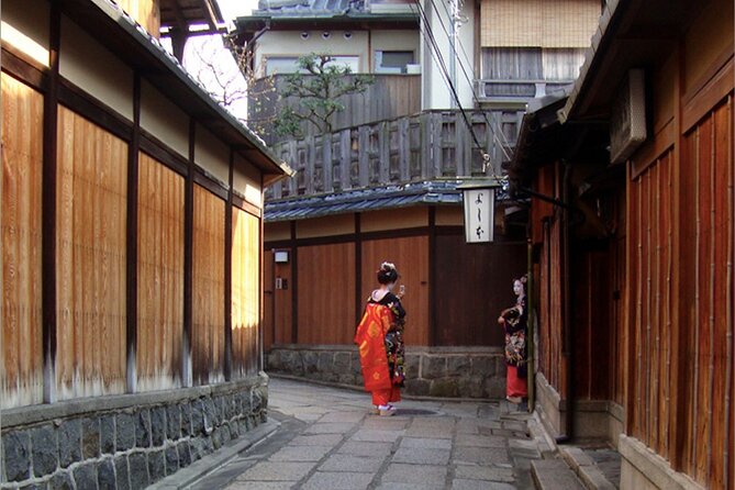 Private Kyoto Geisha Districts Walking Tour