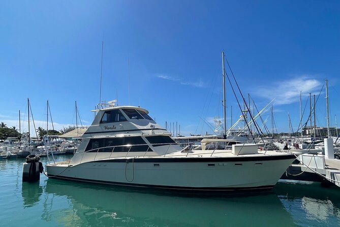 Private Luxury Cruise on a 60 Ft Yacht in Honolulu