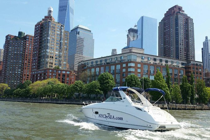 Private Luxury Daytime Boat Tour in New York City – 2 Hour