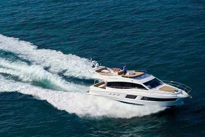 Private Luxury Yacht Cruise Around Atlantis and Dubai Marina