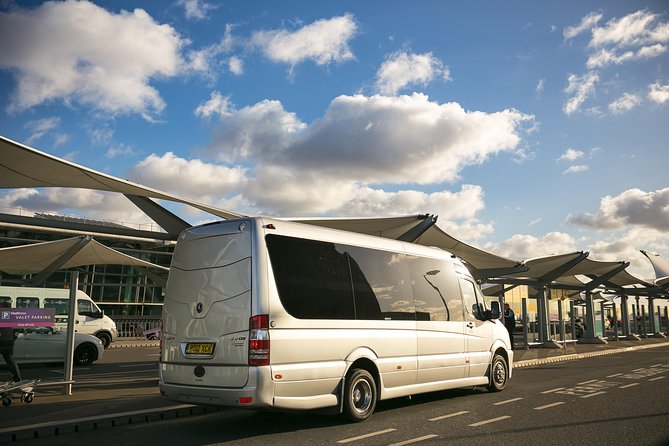 Private Minibus Arrival Transfer: Gatwick to Central London Airport