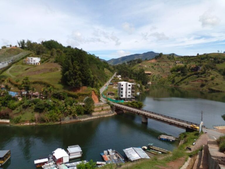 Private Peñol-Guatape Tour: Includes Breakfast, Lunch, and Boat Ride