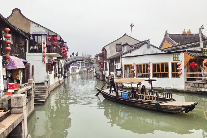 Private Shanghai Layover Tour to Zhujiajiao Water Town With Lunch Option