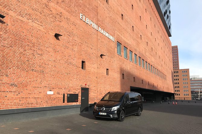 Private Sightseeing Tour in Hamburg With Premium Minivans