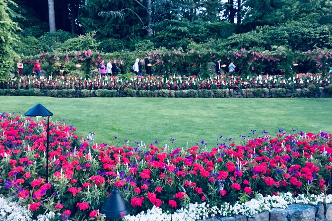 Private Small Group Deluxe Tour of Victoria & to Butchart Gardens