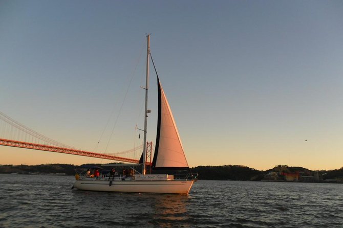 Private Sunset Sailing Tour in Lisbon With Welcome Drink