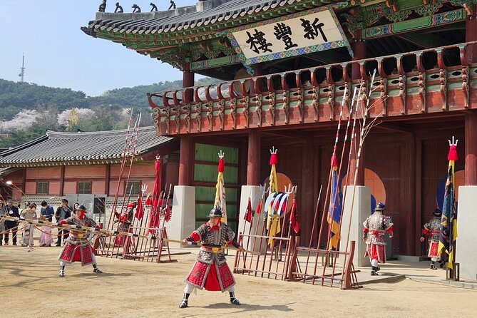 Private Tour Around Suwon UNESCO Fortress and Korea Folks Village