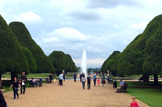 Private Tour: Hampton Court Palace Day Trip From London