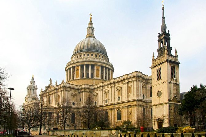 Private Tour: London Walking Tour of St Pauls Cathedral