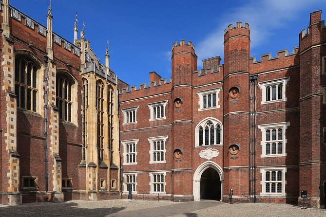 Private Tour of Hampton Court Palace With Award-Winning Architectural Historian