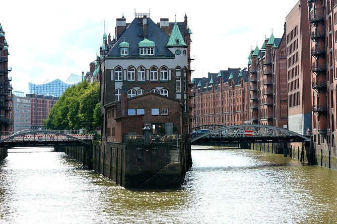 Private Tour of the Best of Hamburg – Sightseeing, Food & Culture With a Local