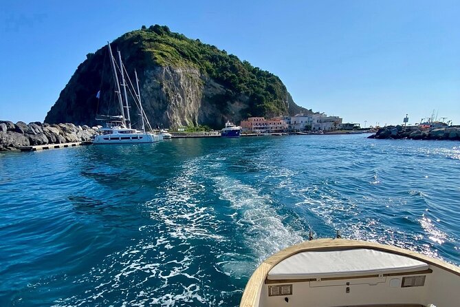 Private Tour of the Island of Ischia And/Or Procida on Gozzo Apreamare