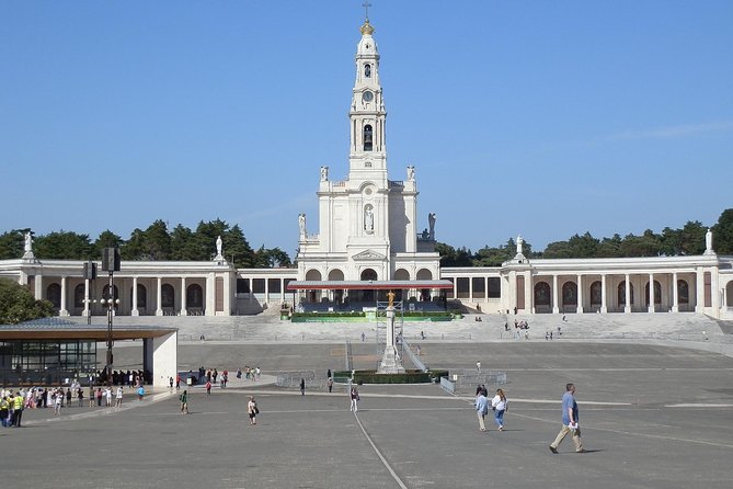 Private Tour to Fátima, Batalha, Nazaré, and Óbidos