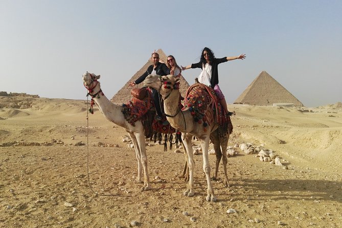 Private Tour to Giza Pyramids, Sphinx With Camel Ride and Lunch