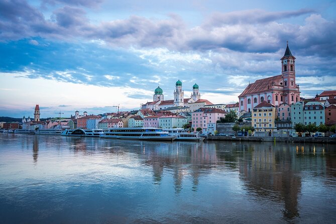 Private Transfer From Passau to Prague With 2 Hours of Sightseeing, Local Driver